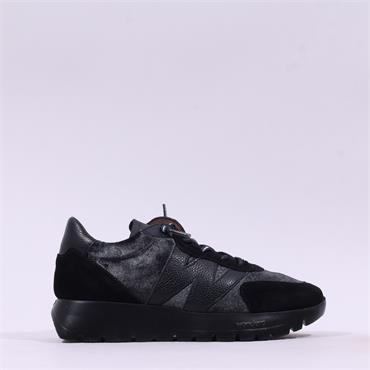 Wonders Odisei Two Tone Bungee Trainer - Black Velvet